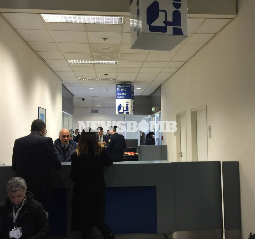 Επίσκεψη Ομπάμα Live: «Φρούριο» το αεροδρόμιο λίγο πριν την άφιξη (Φωτορεπορτάζ)