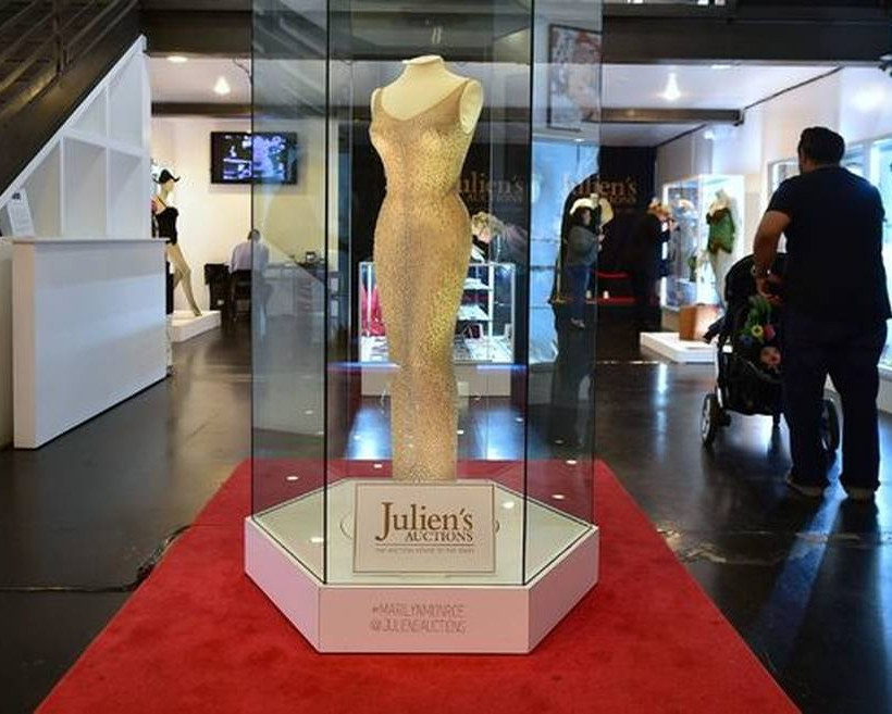 Τιμή ρεκόρ για το θρυλικό φόρεμα της Μονρόε που φορούσε στα γενέθλια του Κένεντι! (pics+vid)