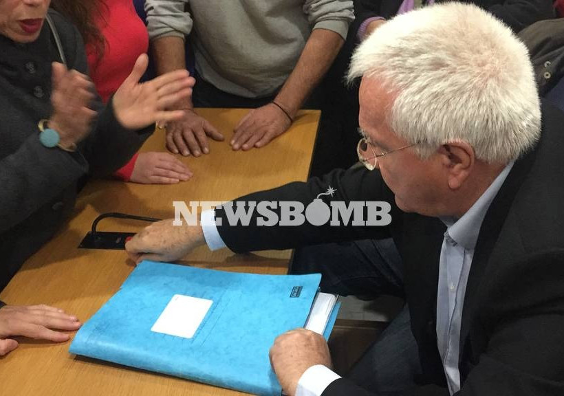 Πεδίο μάχης το Ειρηνοδικείο Αθηνών για τους πλειστηριασμούς - Ένταση και στη Θεσσαλονίκη (videos)