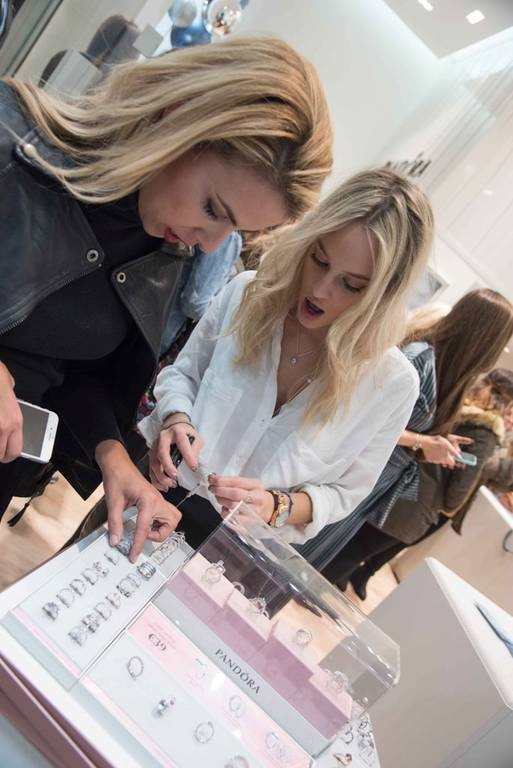 Η Τζένη Μελιτά και η Ιλένια Ουίλιαμς ανακαλύπτουν τις μοναδικές συλλογές PANDORA