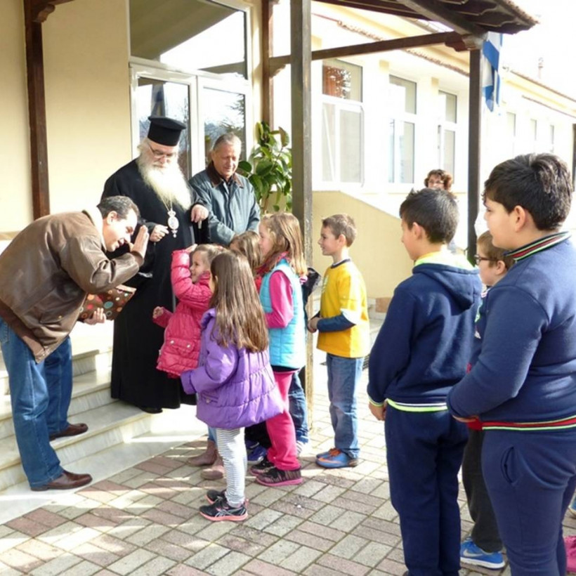 Η «Αποστολή» της Αρχιεπισκοπής στηρίζει τους ακρίτες της Καστοριάς (pics)