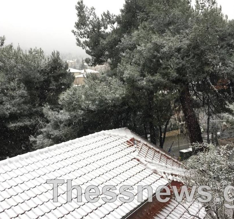 Καιρός: Στα λευκά «ντύθηκε» η Θεσσαλονίκη (pics&vid)