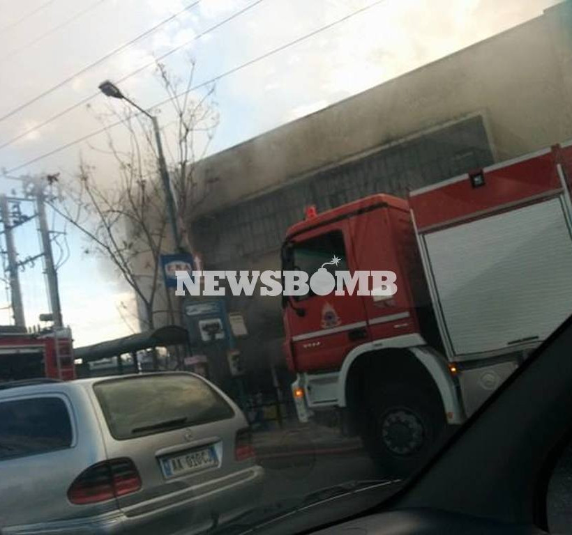 Φωτιά σε βιοτεχνία στην Πέτρου Ράλλη (photo)