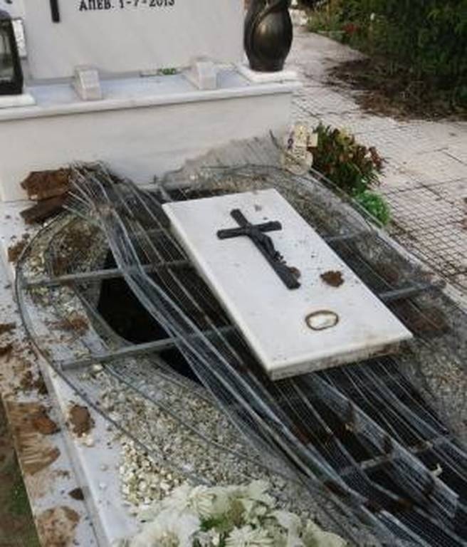 Ανατριχιαστικό: Ιερόσυλοι σύλησαν τάφους στα Τρίκαλα (photo)