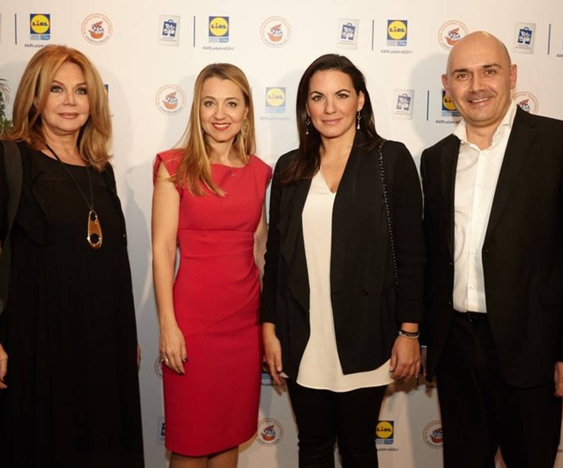 Φέτος μεγαλώνουμε την αγκαλιά μας για τα παιδιά! 