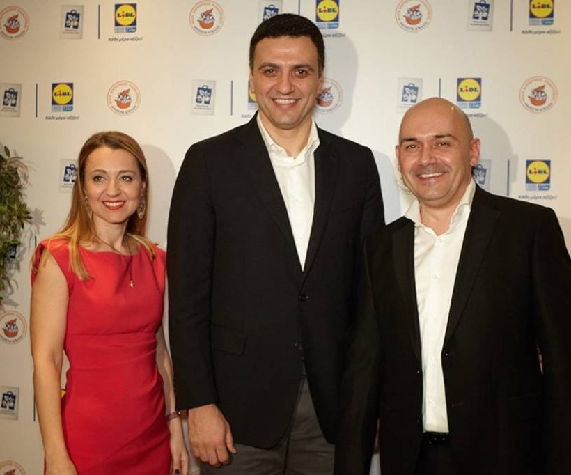 Φέτος μεγαλώνουμε την αγκαλιά μας για τα παιδιά! 