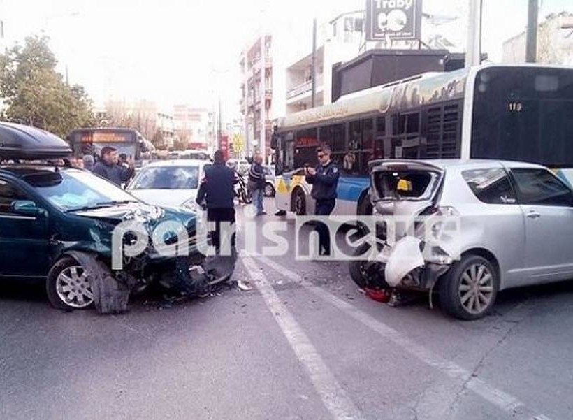 Σοβαρό τροχαίο στο Ίλιον με λεωφορείο (pics&vid)