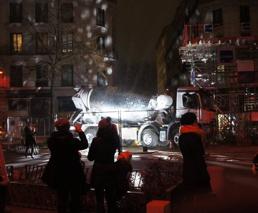 Viral: Μετέτρεψε μπετονιέρα σε γιγάντια «ντισκομπάλα» και αυτό είναι ένα θέαμα που πρέπει να δείτε 