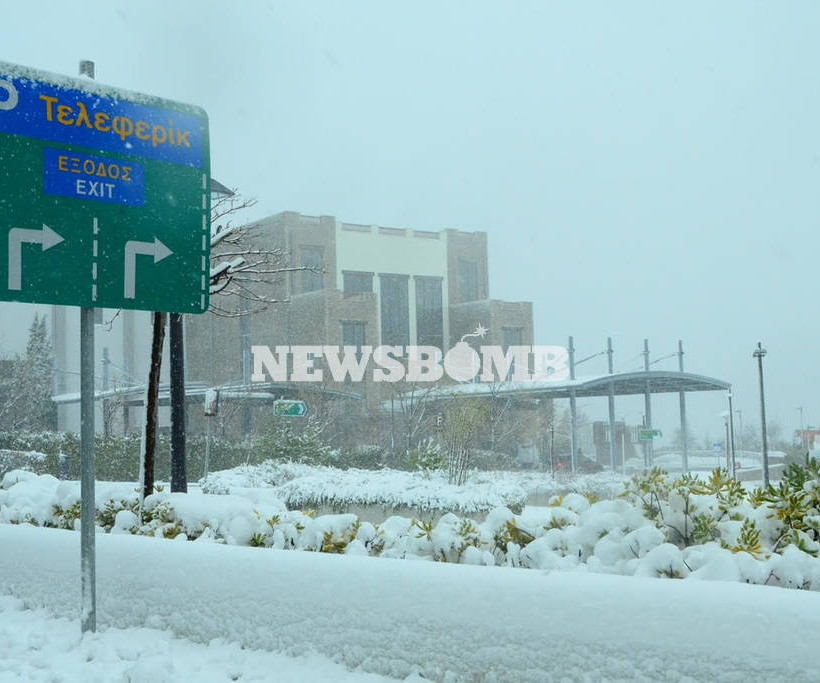 Καιρός Live – Χιονιάς σαρώνει την Αθήνα – Το «έστρωσε» και στα νότια προάστια