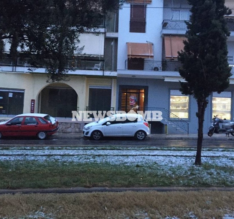 Καιρός Live – Χιονιάς σαρώνει την Αθήνα – Το «έστρωσε» και στα νότια προάστια