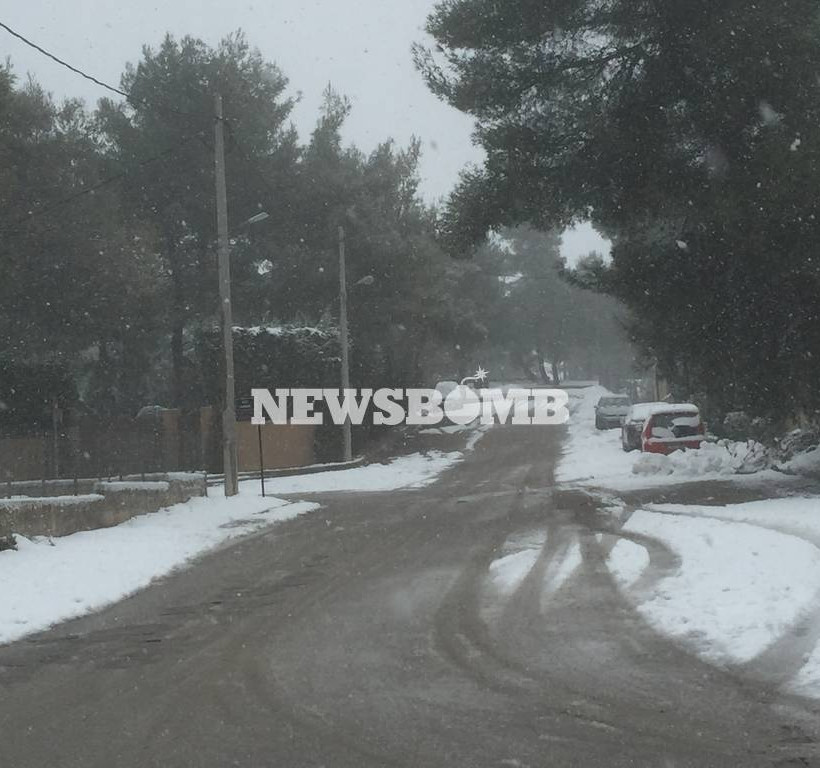 Καιρός live: Στα «λευκά» η Αθήνα - Εικόνες από το χιονιά που σαρώνει την Αττική