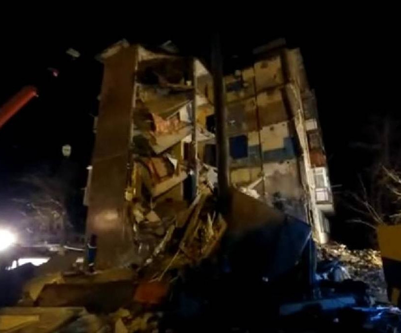 Τραγωδία στο Καζακστάν: Κατέρρευσε πολυκατοικία (Pics)