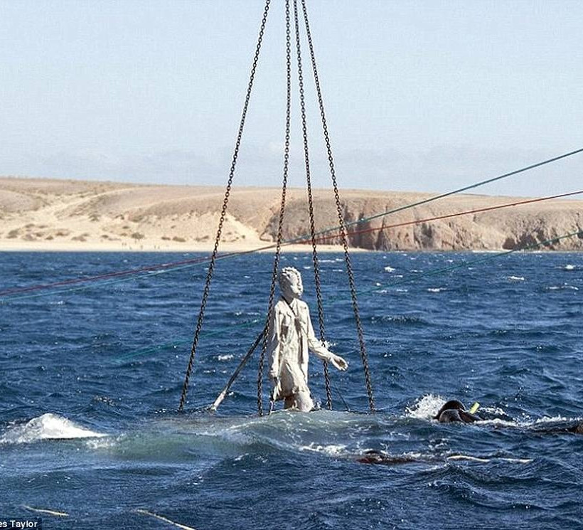 Μαγικές εικόνες από το πρώτο υποβρύχιο μουσείο γλυπτών στην Ευρώπη (Pics+Vid)