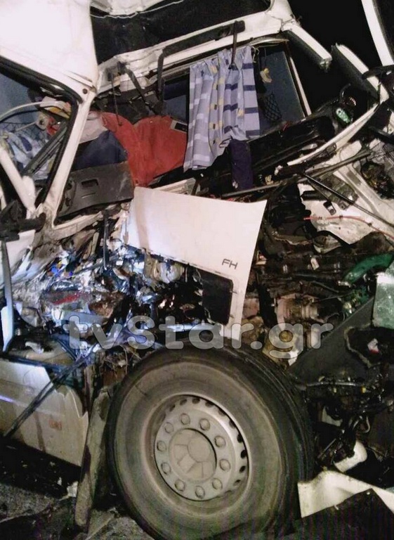 Φρικτό τροχαίο στην Εθνική Οδό Αθηνών - Λαμίας (pics+vid)