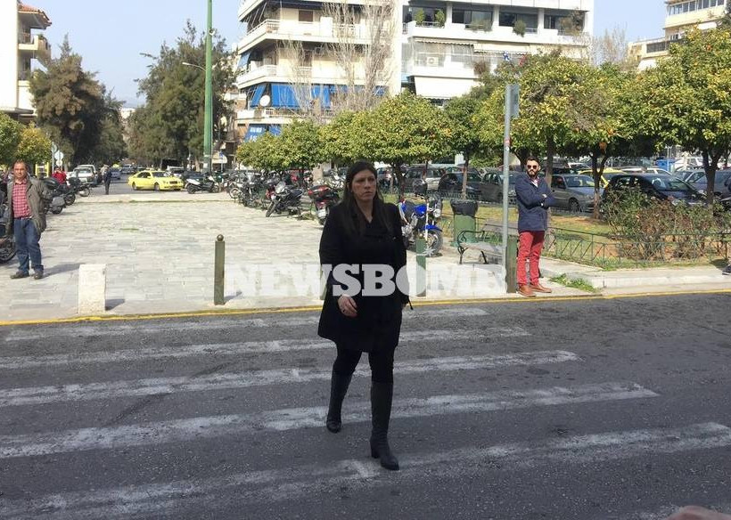 Αυτή την ώρα το τελευταίο αντίο στον Νίκο Κούνδουρο (pics&vids)