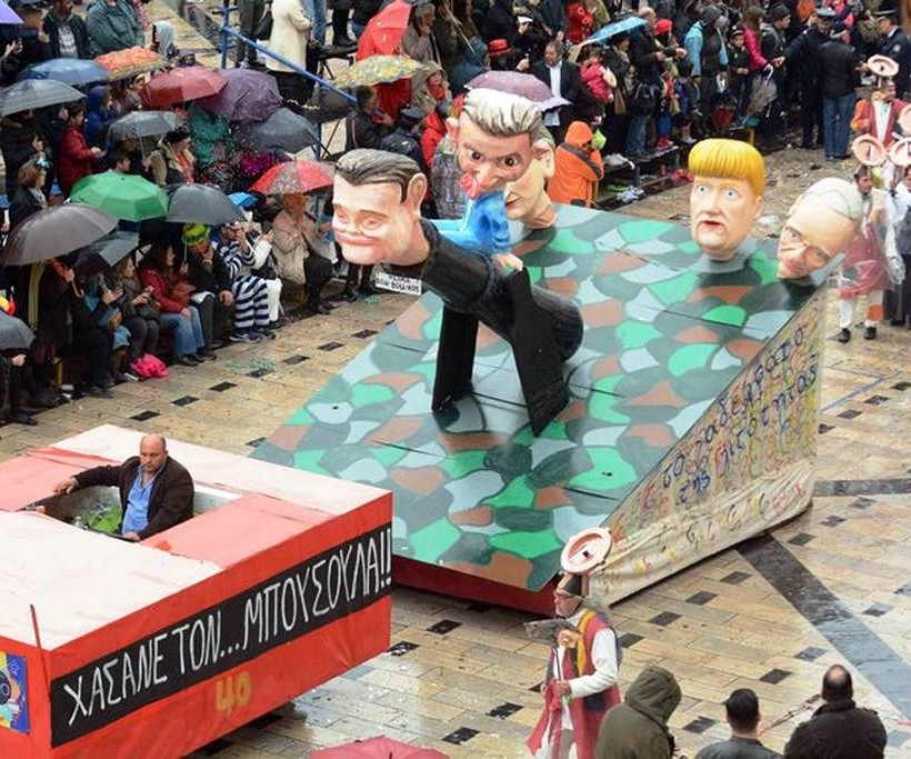 Πατρινό Καρναβάλι: Μηνύματα ελπίδας, χαράς και αισιοδοξίας έστειλαν οι 30.000 καρναβαλιστές (pics)