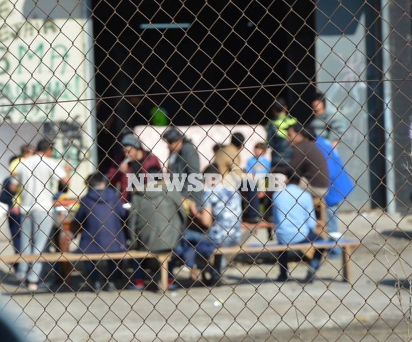 To Newsbomb.gr στη Μυτιλήνη: Διχασμός και προβληματισμός για τους μετανάστες 