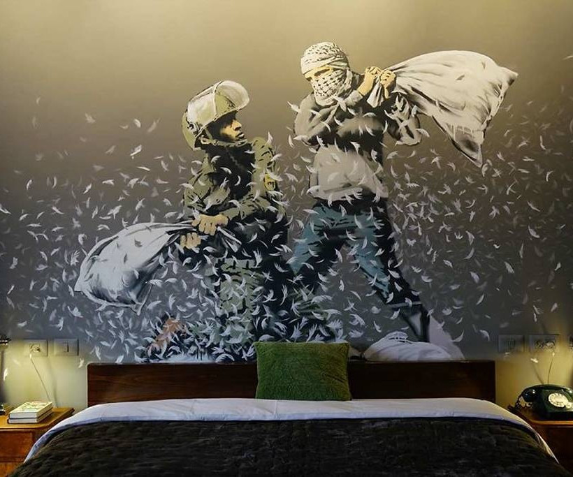 O ανατρεπτικός Banksy «ξαναχτύπησε» και στέλνει καυστικό μήνυμα από τη Βηθλεέμ