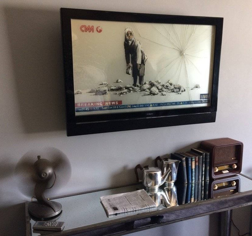 O ανατρεπτικός Banksy «ξαναχτύπησε» και στέλνει καυστικό μήνυμα από τη Βηθλεέμ