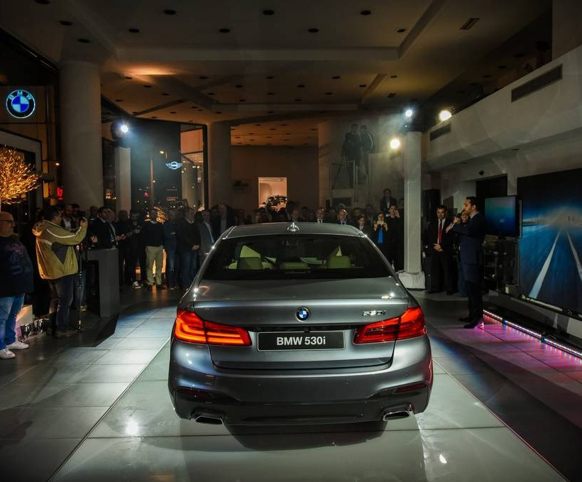 Η έκτη γενιά της BMW Σειράς 5 συναντά την Τέχνη στην Σπανός ΑΕ. (pics+vid)