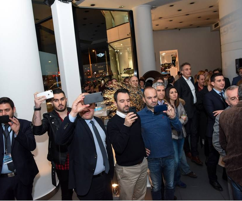 Η έκτη γενιά της BMW Σειράς 5 συναντά την Τέχνη στην Σπανός ΑΕ. (pics+vid)