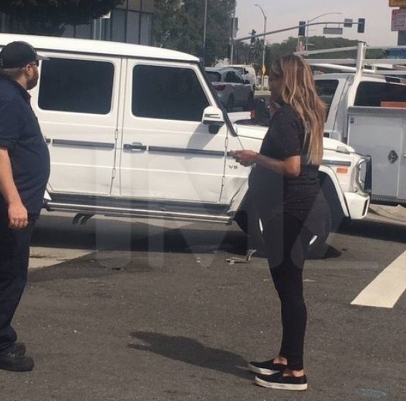 Σοβαρό τροχαίο για διάσημη έγκυο τραγουδίστρια (pics)