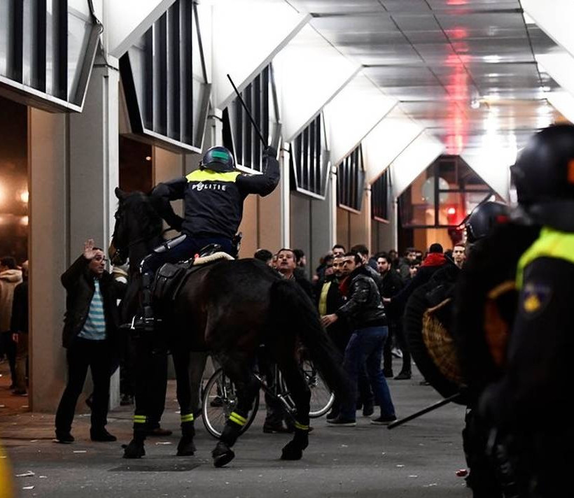 Δραματικές εξελίξεις: «Πόλεμος» Τουρκίας – Ολλάνδίας, φόβοι για έκτροπα (pics+vids)