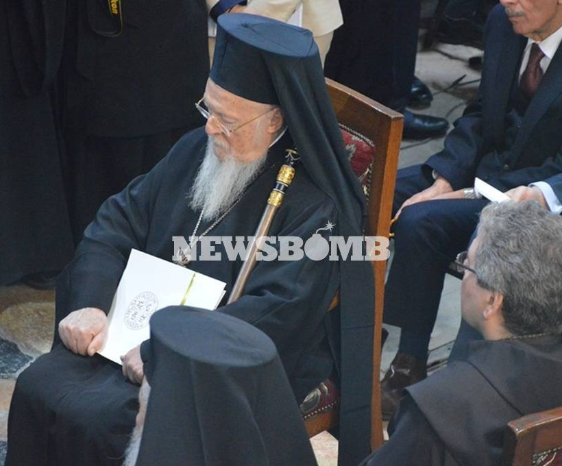 Ιστορικές στιγμές στην τελετή παράδοσης του Πανάγιου Τάφου (photos)