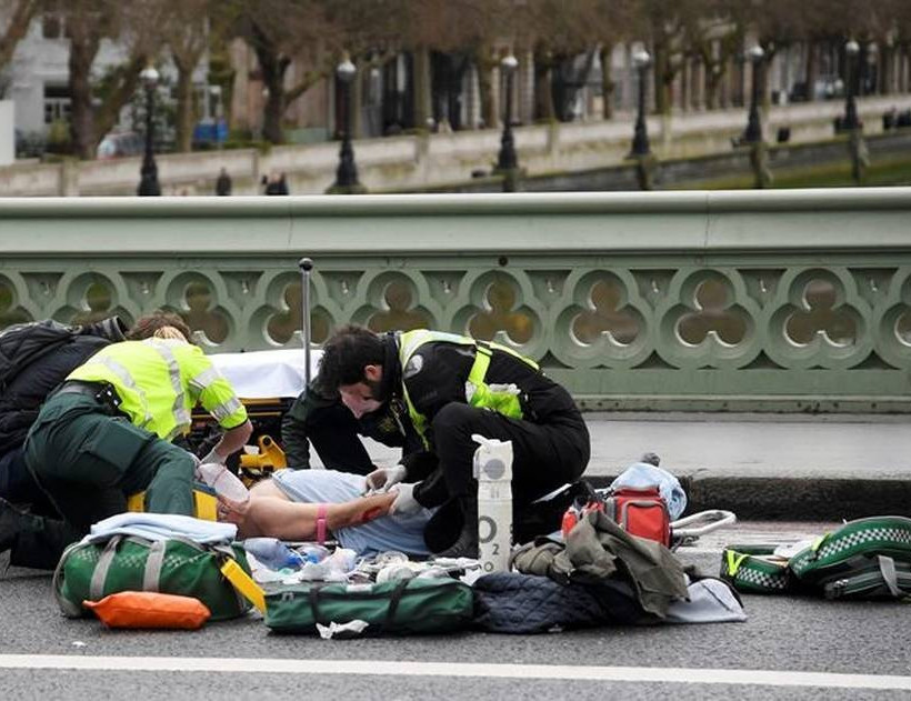 Επίθεση Λονδίνο: Δύο Έλληνες τραυματίες από το τρομοκρατικό χτύπημα (Pics+Vids)