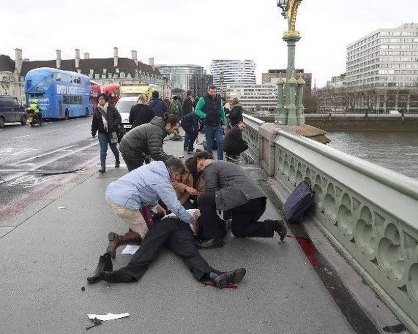 Επίθεση Λονδίνο: Αίμα και τρόμος - Οι φωτογραφίες που «πάγωσαν» τον πλανήτη 