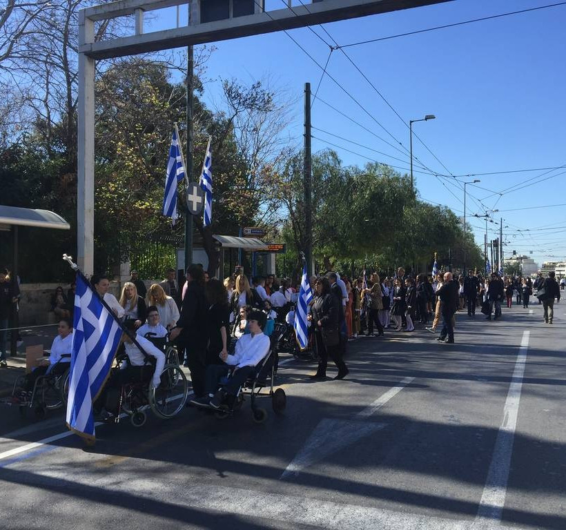 25η Μαρτίου: Ολοκληρώθηκε η μαθητική παρέλαση στο Σύνταγμα (pics&vids)