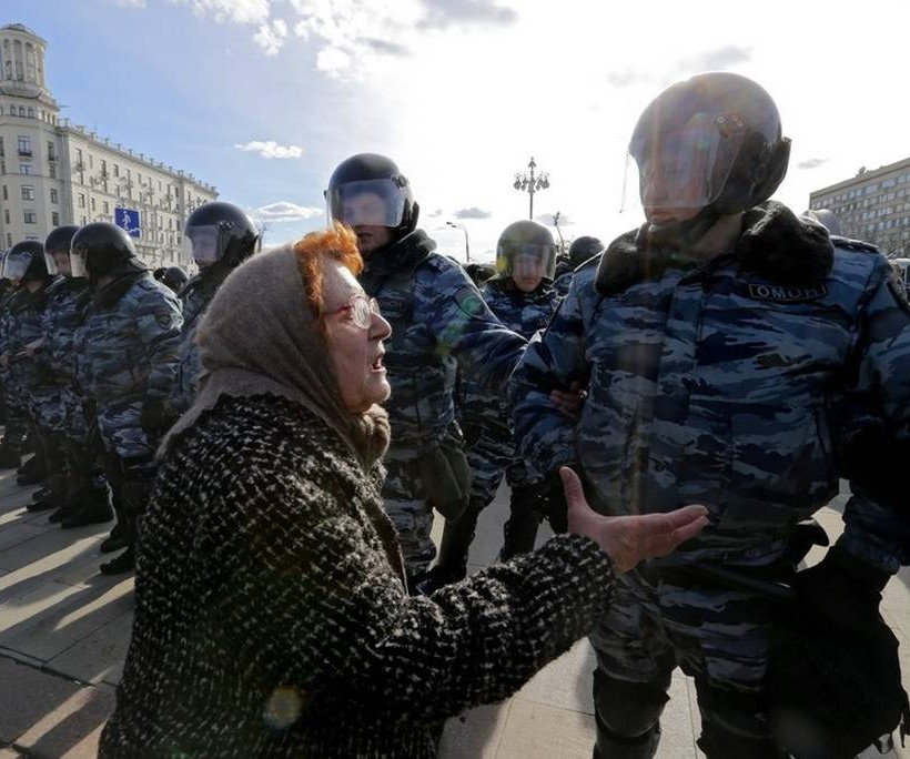 Ρωσία: Σε φυλάκιση καταδικάστηκε ο κύριος αντίπαλος του Πούτιν, Αλεξέι Ναβάλνι (Pics+Vids)