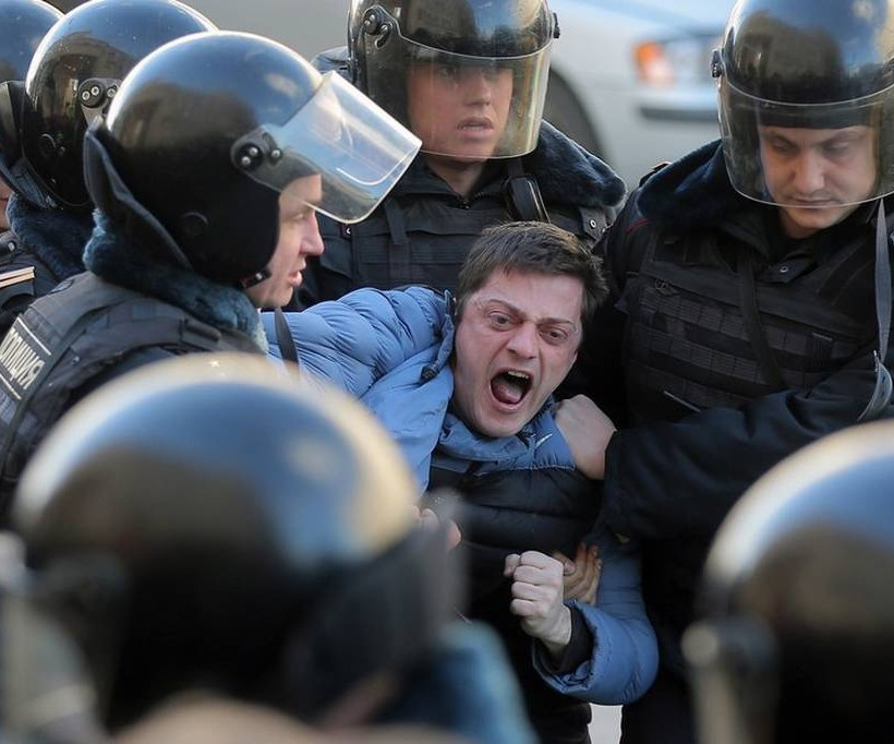 Οι ΗΠΑ στρέφονται κατά της Ρωσίας για τις συλλήψεις εκατοντάδων διαδηλωτών (Pics+Vids)