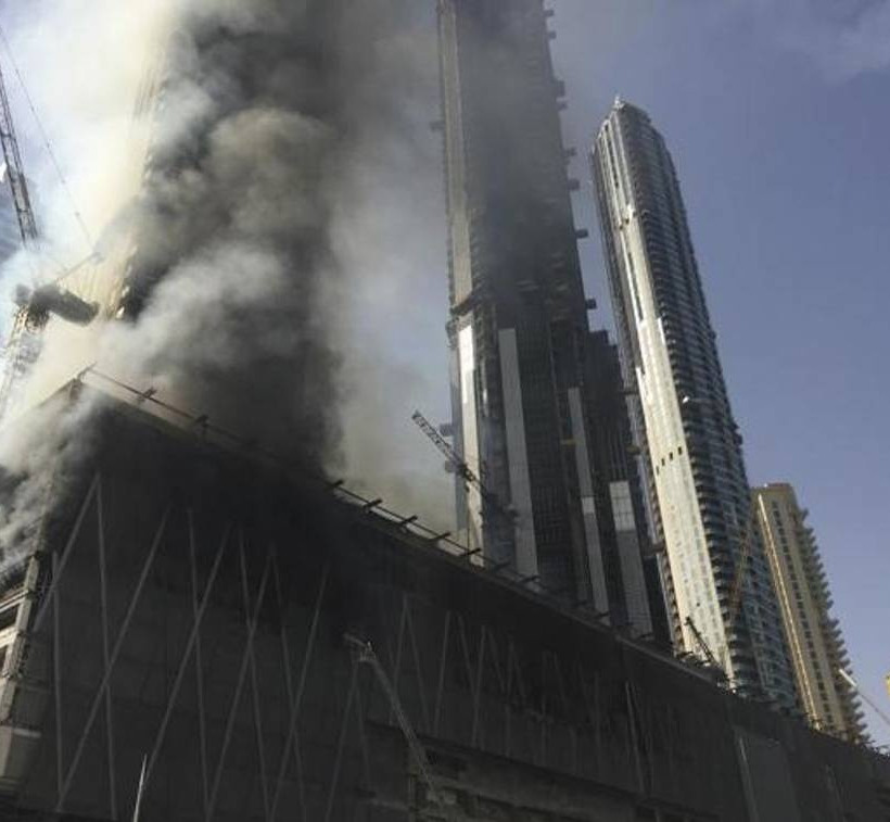 Κόλαση φωτιάς σε ουρανοξύστη του Ντουμπάι (pics+vid)