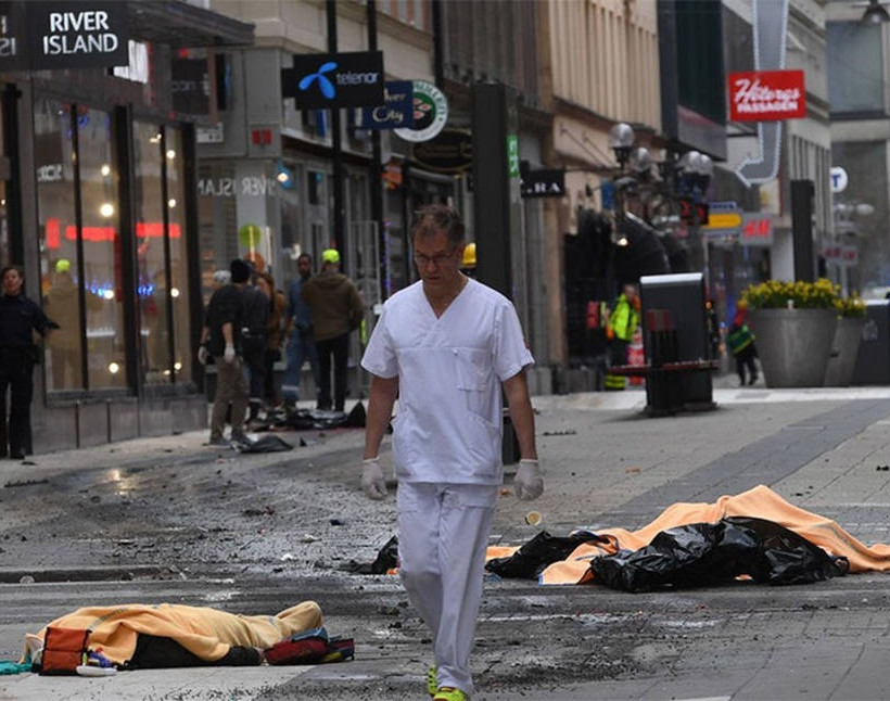 Έκτακτο - Στοκχόλμη: Φορτηγό έπεσε πάνω σε κόσμο 