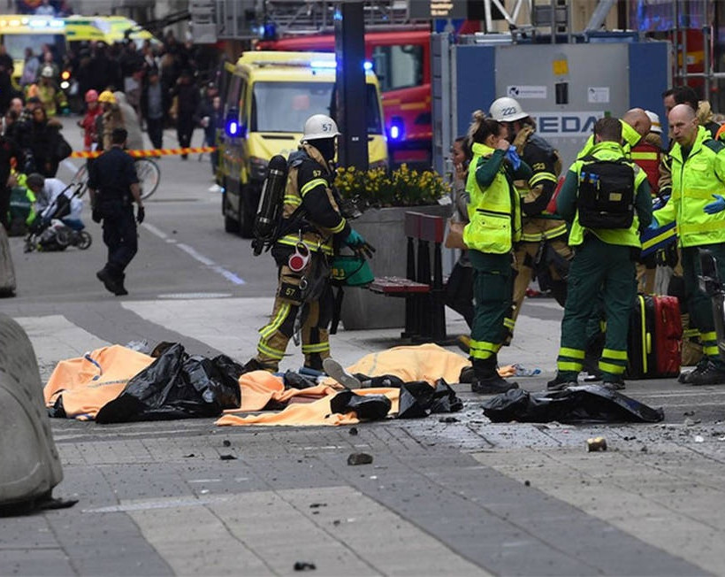 Έκτακτο - Στοκχόλμη: Φορτηγό έπεσε πάνω σε κόσμο 