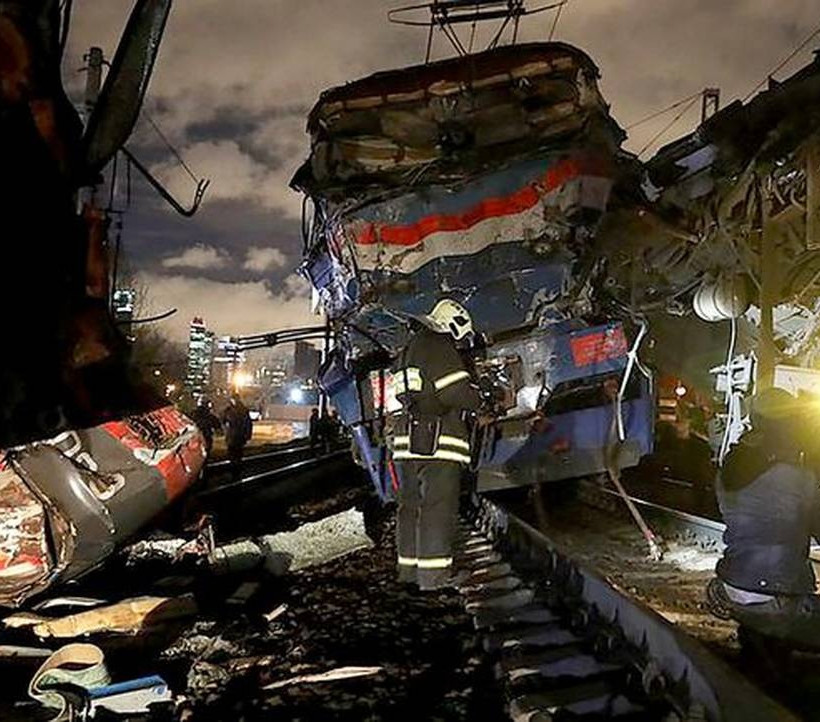 Πανικός στη Μόσχα από σύγκρουση τρένων - Δεκάδες τραυματίες (pics+vids)