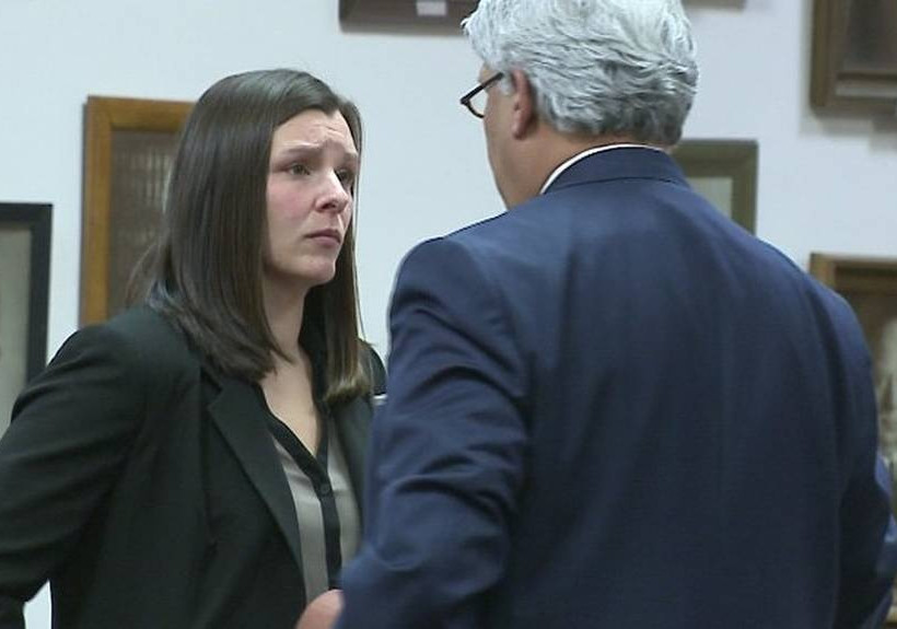 Διεστραμμένη δασκάλα έκανε σεξ με μαθητή της στην τάξη και δεν φαντάζεστε πού έβαζε τα προφυλακτικά!