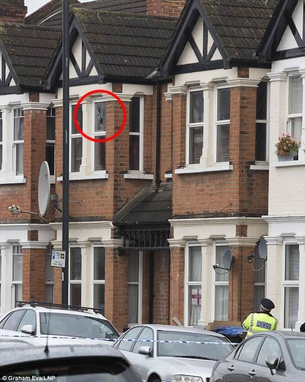 Συναγερμός στη Βρετανία: Έφοδος της αντιτρομοκρατικής με συλλήψεις και τραυματίες στο Λονδίνο (Vid)