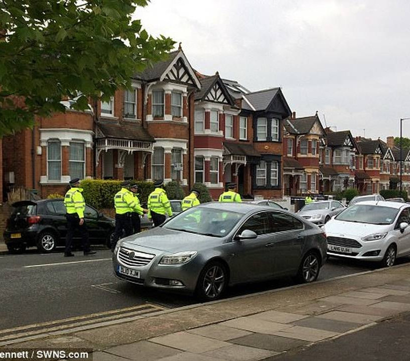 Συναγερμός στη Βρετανία: Έφοδος της αντιτρομοκρατικής με συλλήψεις και τραυματίες στο Λονδίνο (Vid)