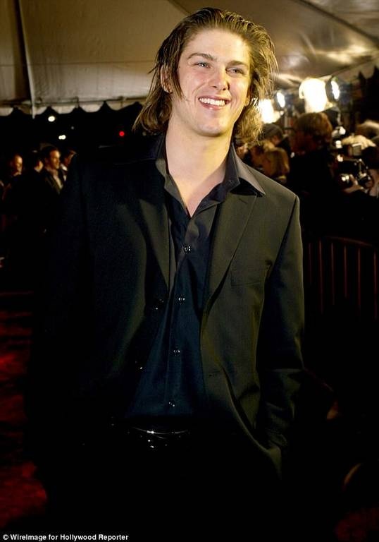 Σοκάρει η αυτοκτονία γνωστού ηθοποιού (pics)