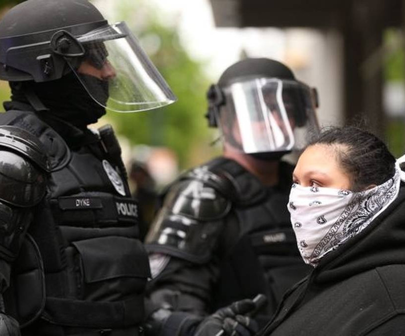 Βίαιες συγκρούσεις στις ΗΠΑ σε πορείες για την εργατική Πρωτομαγιά (Pics+Vids)