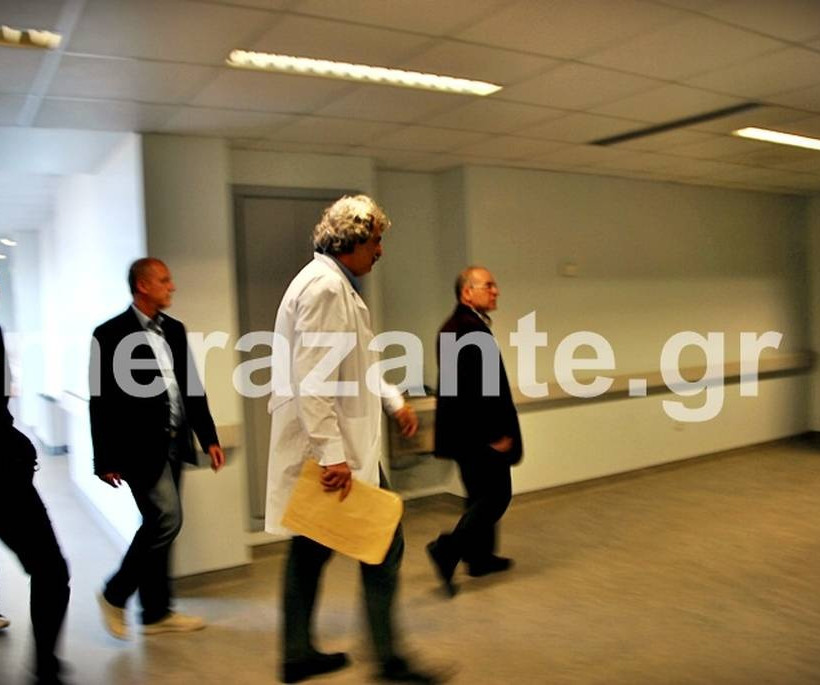 Πολάκης: Έβαλε την ιατρική ρόμπα και χειρούργησε στο νοσοκομείο Ζακύνθου (pics)