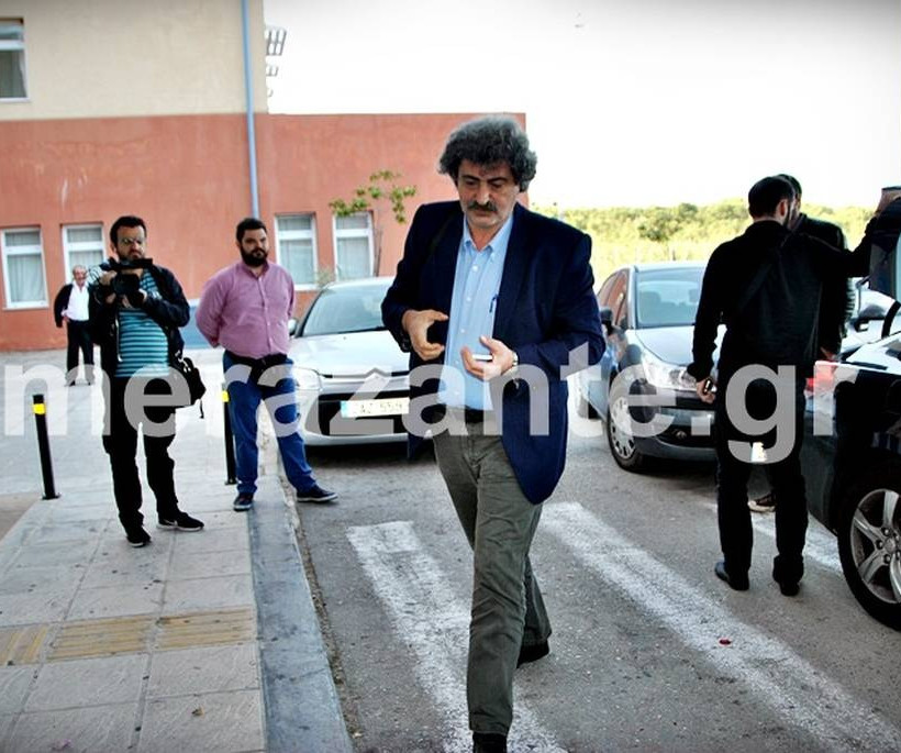 Πολάκης: Έβαλε την ιατρική ρόμπα και χειρούργησε στο νοσοκομείο Ζακύνθου (pics)