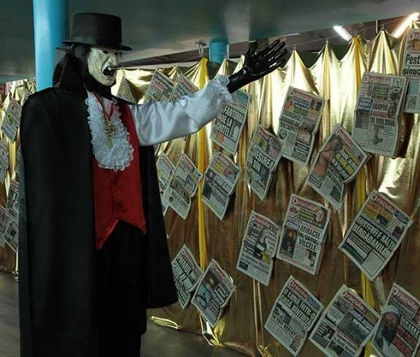 Τσαουσέσκου, Δράκουλας και... Ιησούς συναντώνται στο ρουμανικό μουσείο του κιτς