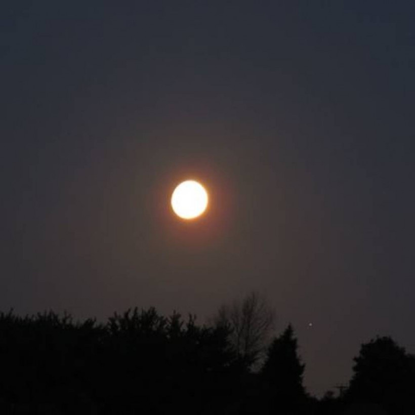 Εικόνες που κόβουν την ανάσα: Ο χορός του Δία με τη Σελήνη!