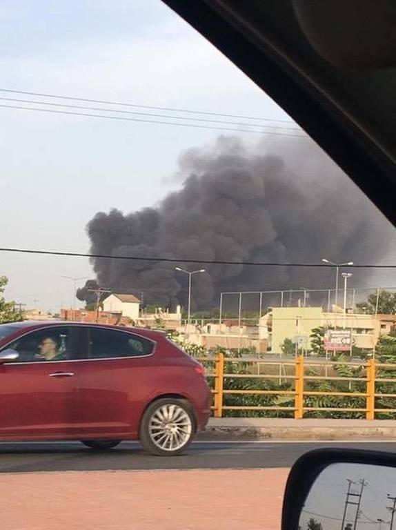 Μεγάλη πυρκαγιά στη Λάρισα – Πυκνοί καπνοί και αποπνικτική ατμόσφαιρα 