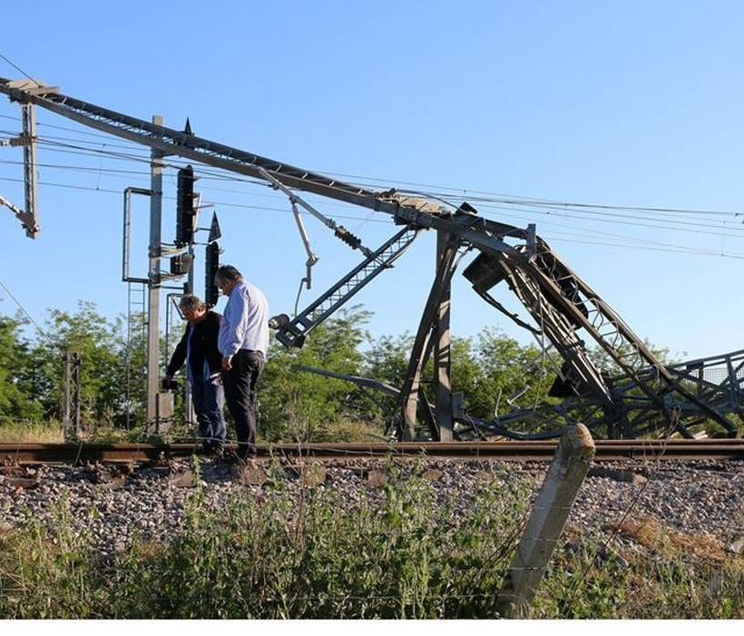 Three dead in train derailment near Thessaloniki (pics)