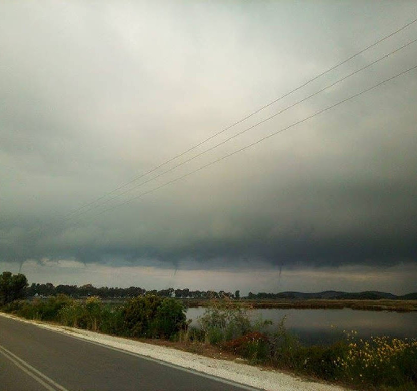 Εντυπωσιακό: Τέσσερις υδροστρόβιλοι ταυτόχρονα στην Ηγουμενίτσα! (pic)