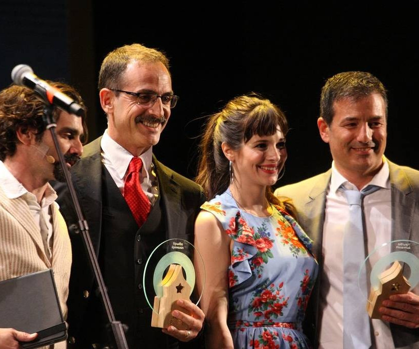 Ο Οδυσσέας Παπασπηλιόπουλος, ο Κώστας Κρομμύδας, η Ευγενία Δημητρακόπουλος και ο Κωνσταντίνος Παπαδόπουλος των εκδόσεων Διόπτρα